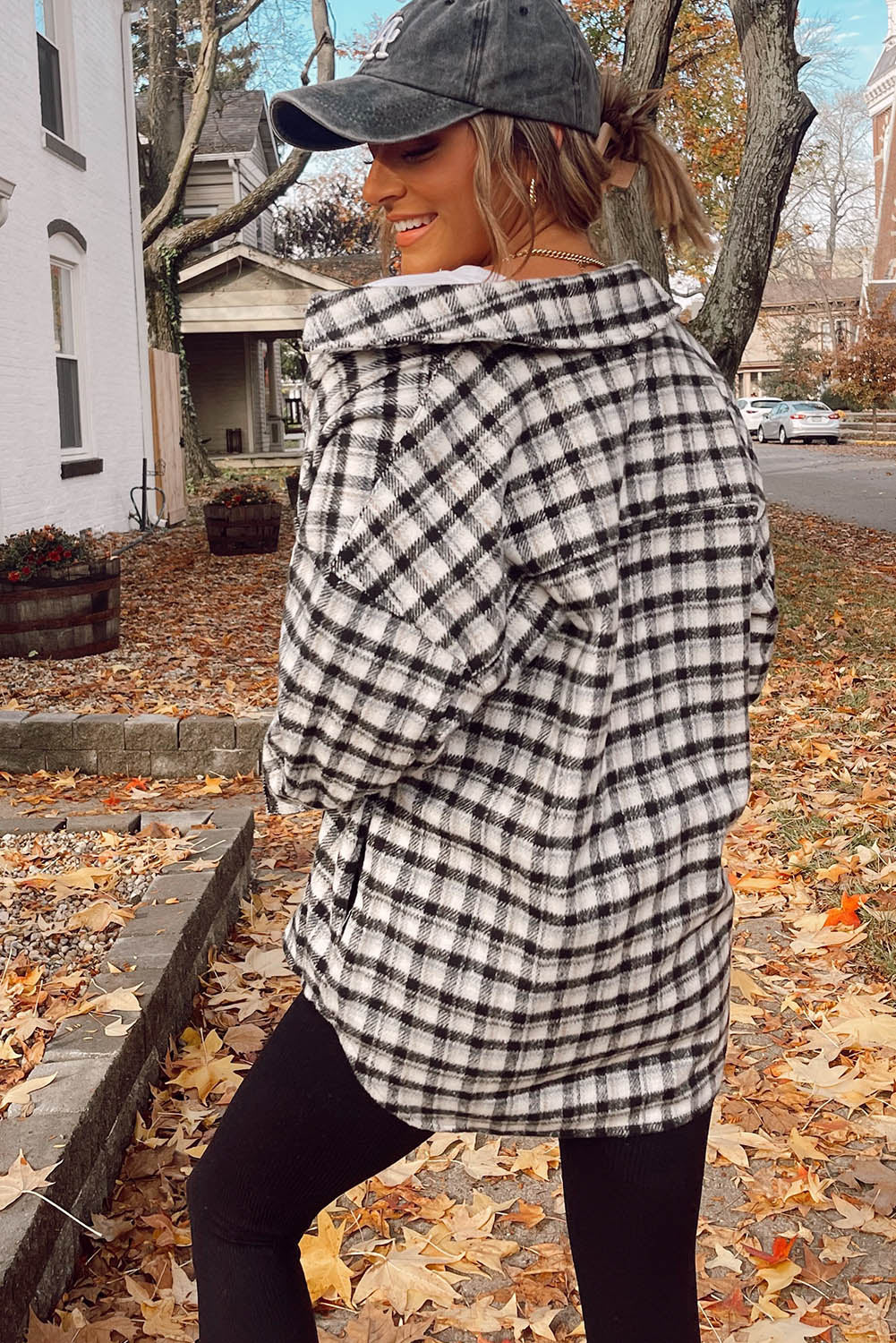 Black Plaid Print Chest Pockets Buttoned Tunic Shacket