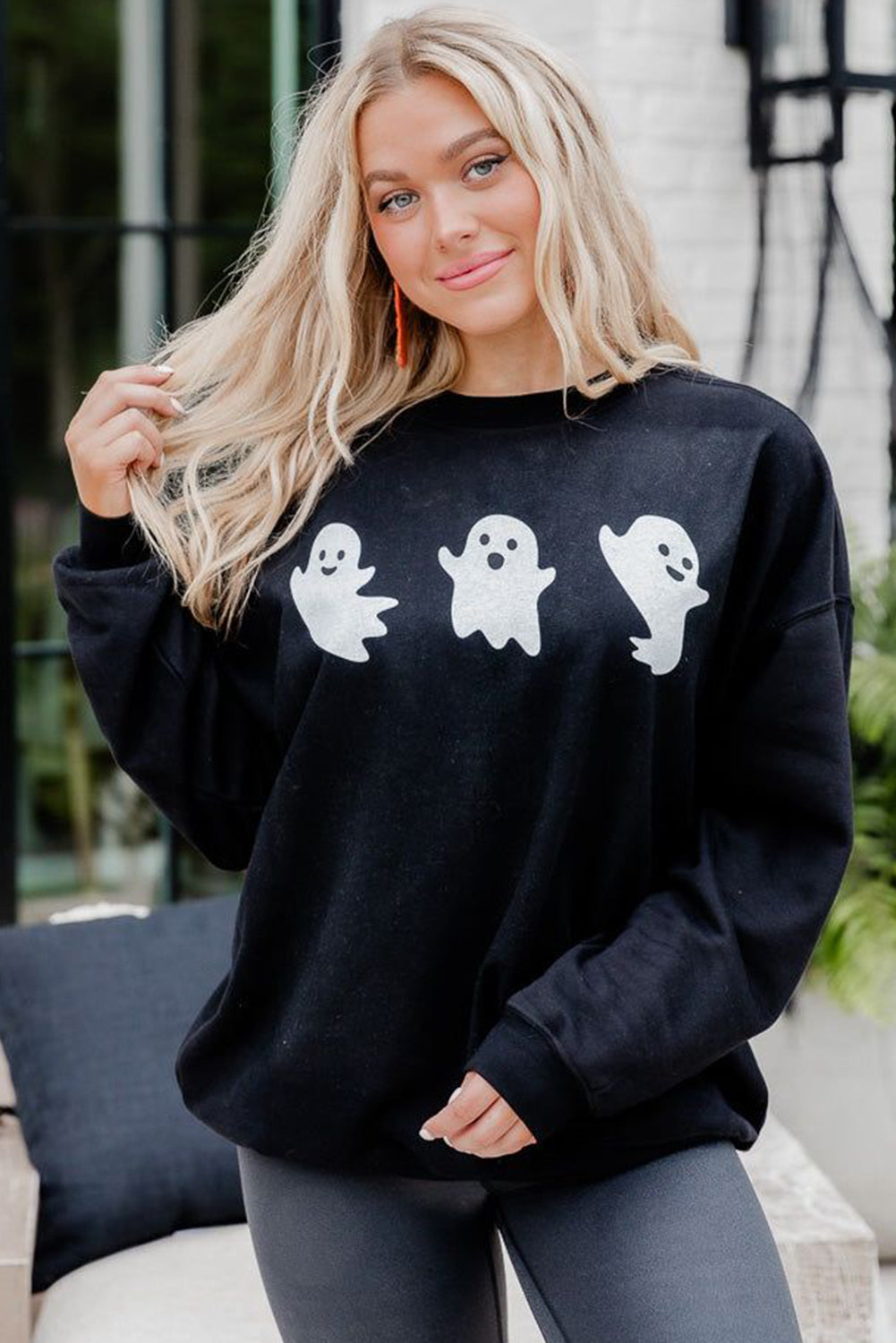 Black Halloween Ghosts Print Round Neck Sweatshirt