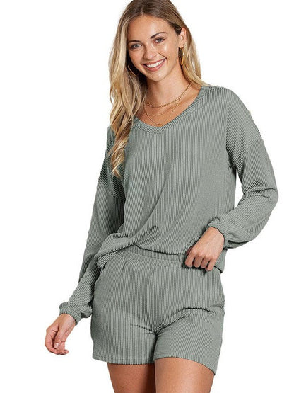 Chic Women's V-Neck Two-Piece Sports Suit with Loose Long Sleeves