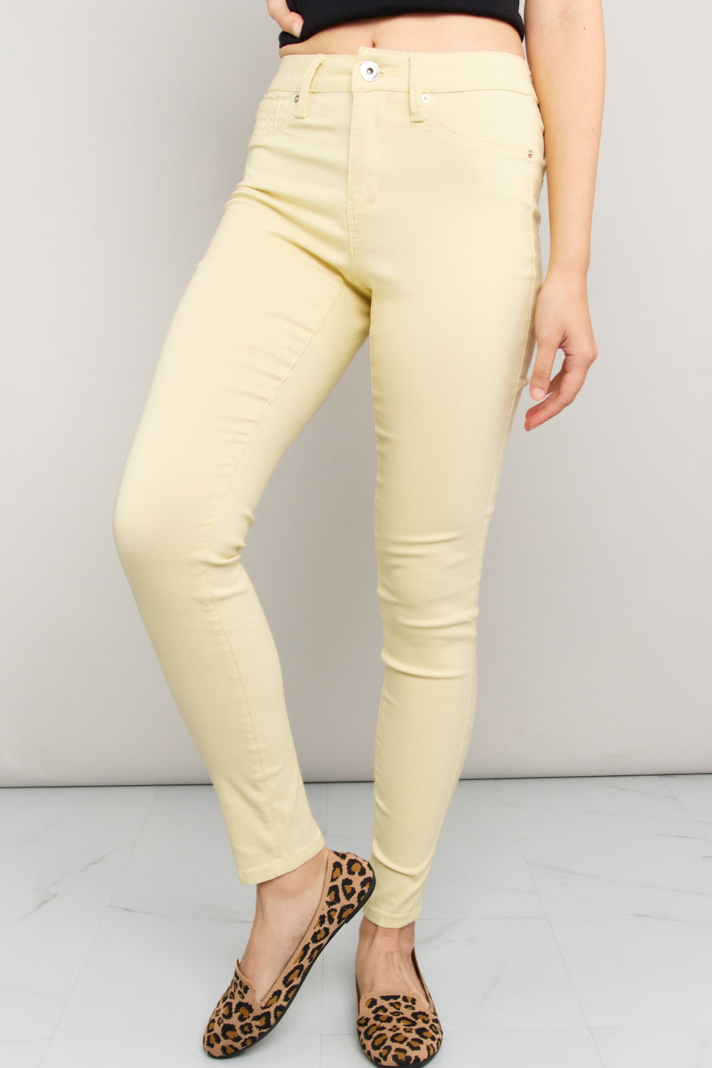 YMI Jeanswear Kate Hyper-Stretch Full Size Mid-Rise Skinny Jeans in Banana Cream