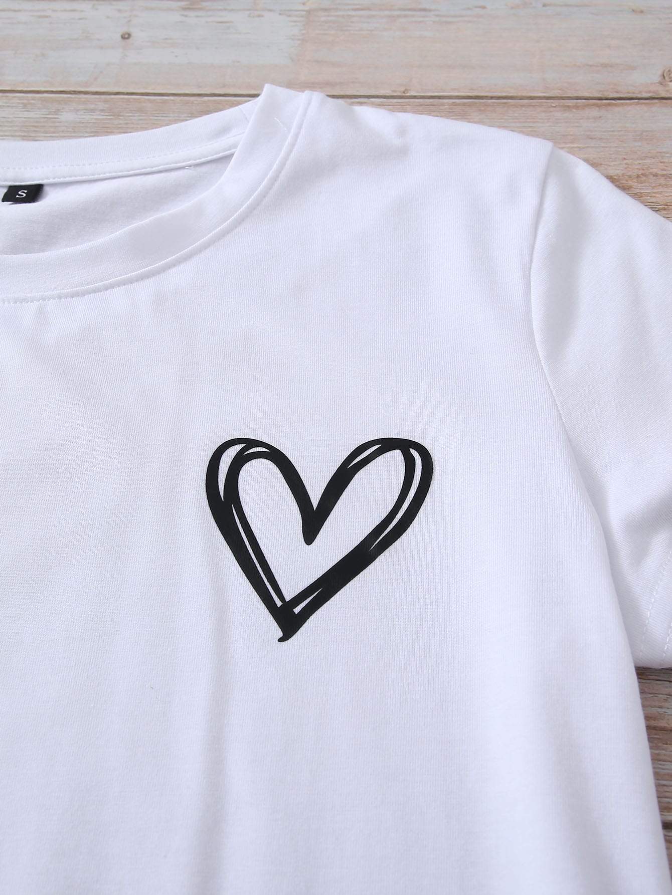 Heart Print Crew Neck Tee for Women