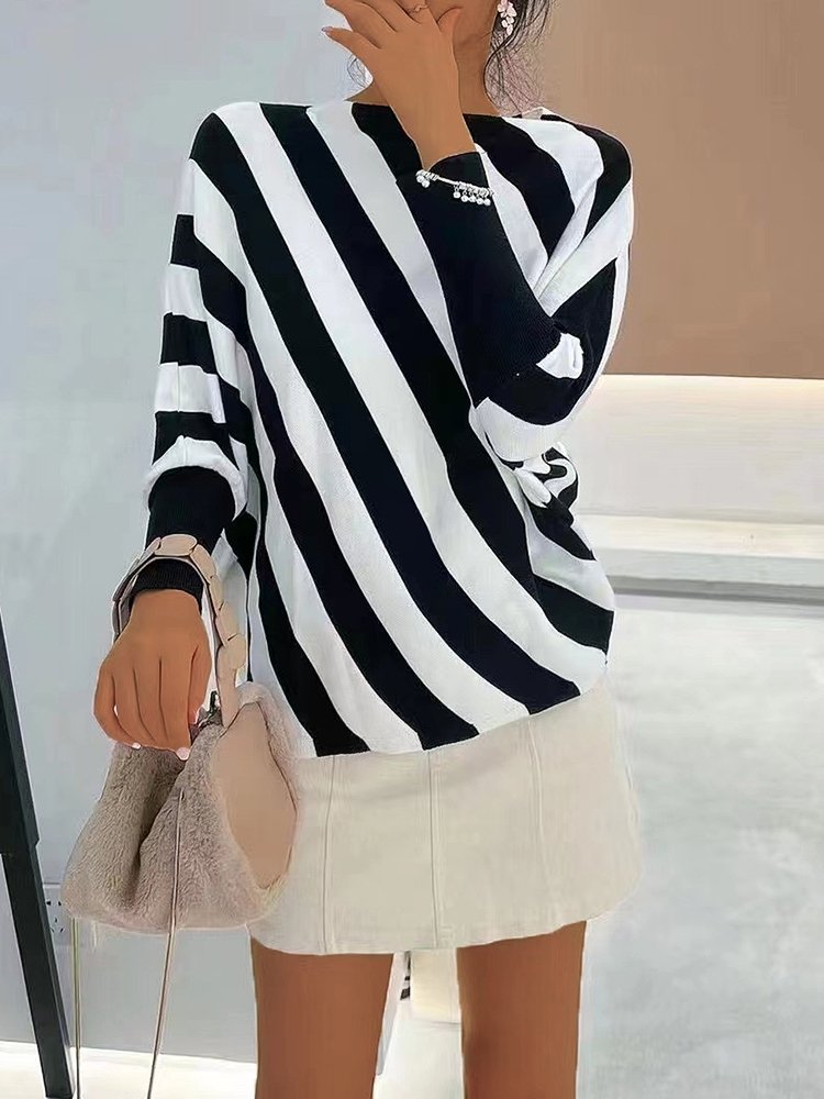 Women's Sweaters Diagonal Stripes Knitted Crew Neck Sweater - MsDressly