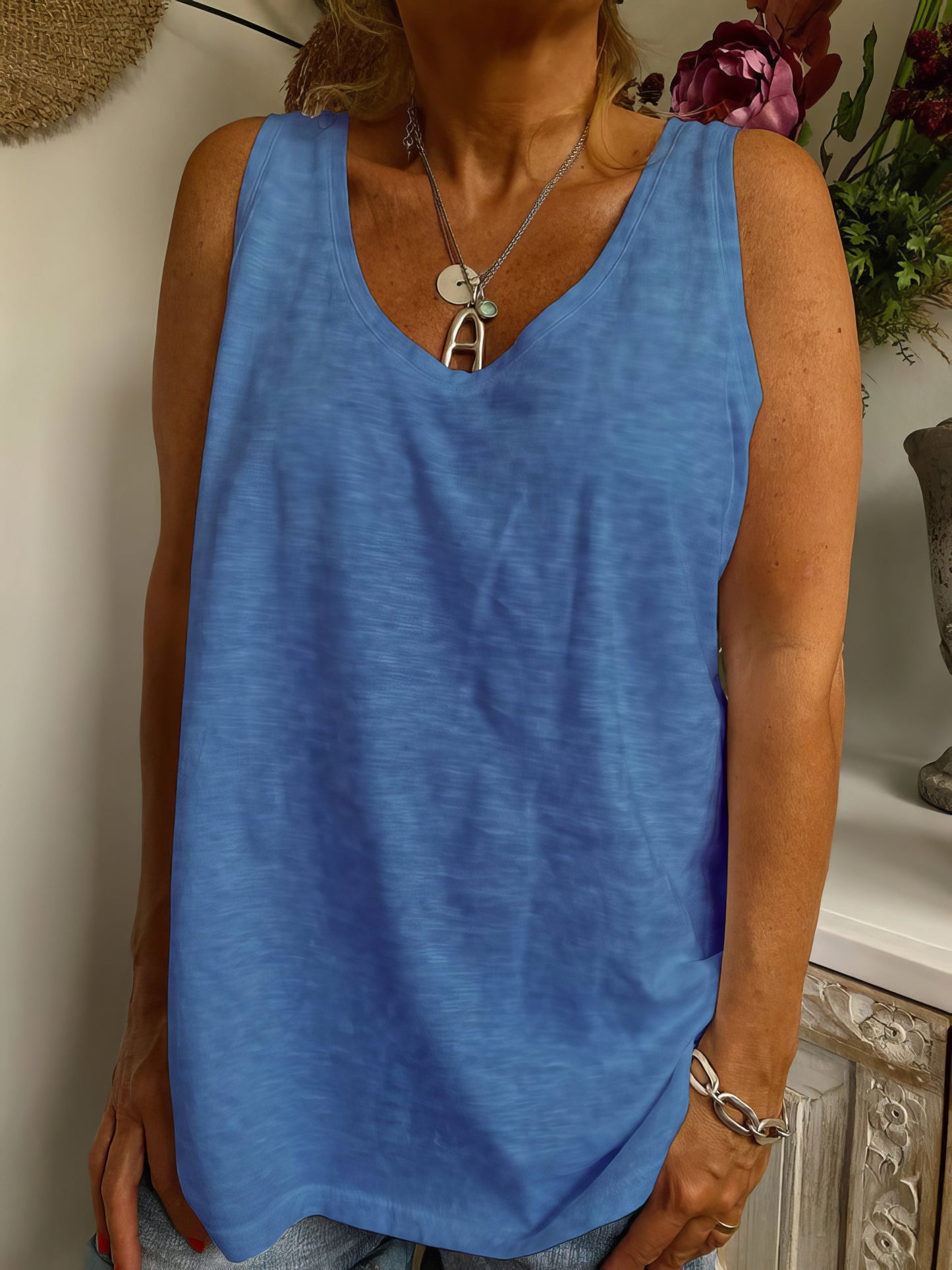 Tank Tops - Tops Solid V-Neck Sleeveless Casual Tank Top - MsDressly